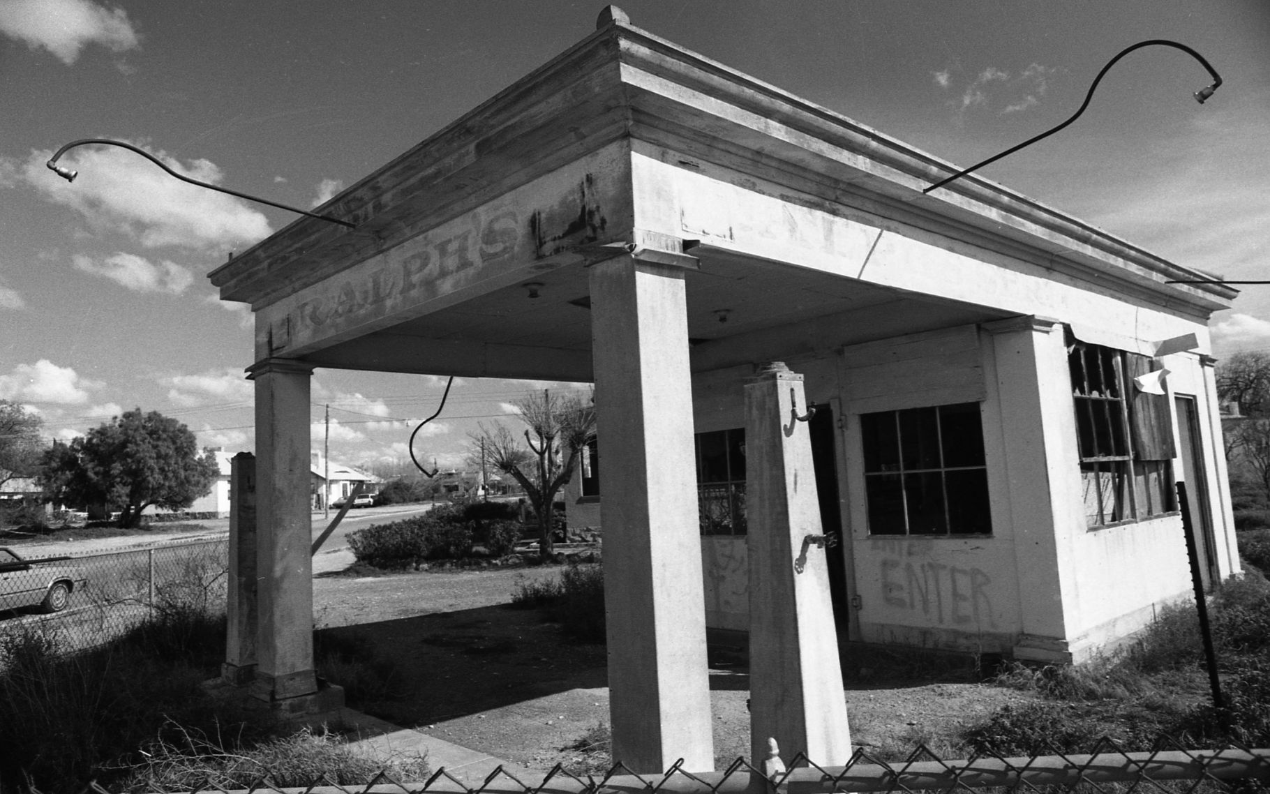 Ralph's Service Station